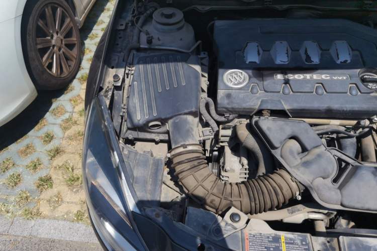 Used Buick Regal 2014 2.0L Elite Fashion Edition Engine Bay Right