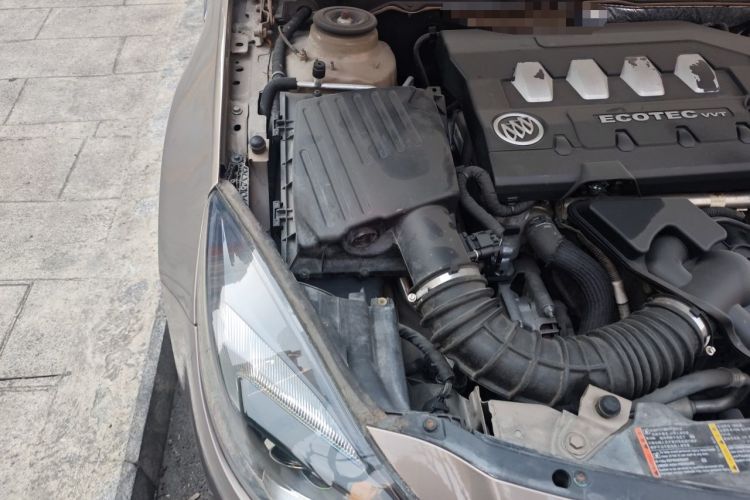 Used Buick Regal 2014 2.0L Elite Fashion Edition Engine Bay Right