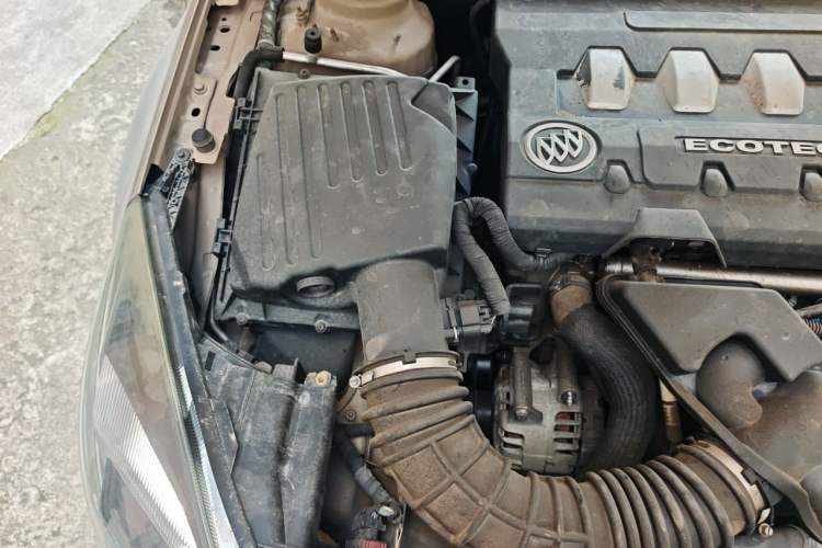 Used Buick Regal 2014 2.0L Elite Fashion Edition Engine Bay Right