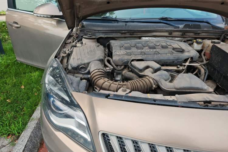 Used Buick Regal 2014 2.0L Leading Fashion Edition Engine Bay Right