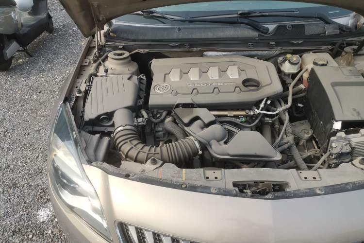 Used Buick Regal 2014 2.0L Elite Fashion Edition Engine Bay Right