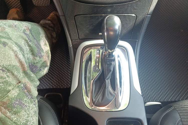 Used Buick Regal 2014 1.6T Fashionable Tech Edition Gear Lever