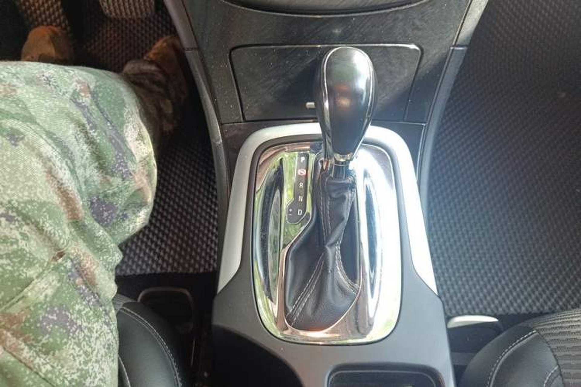 Used Buick Regal 2014 1.6T Fashionable Tech Edition Gear Lever