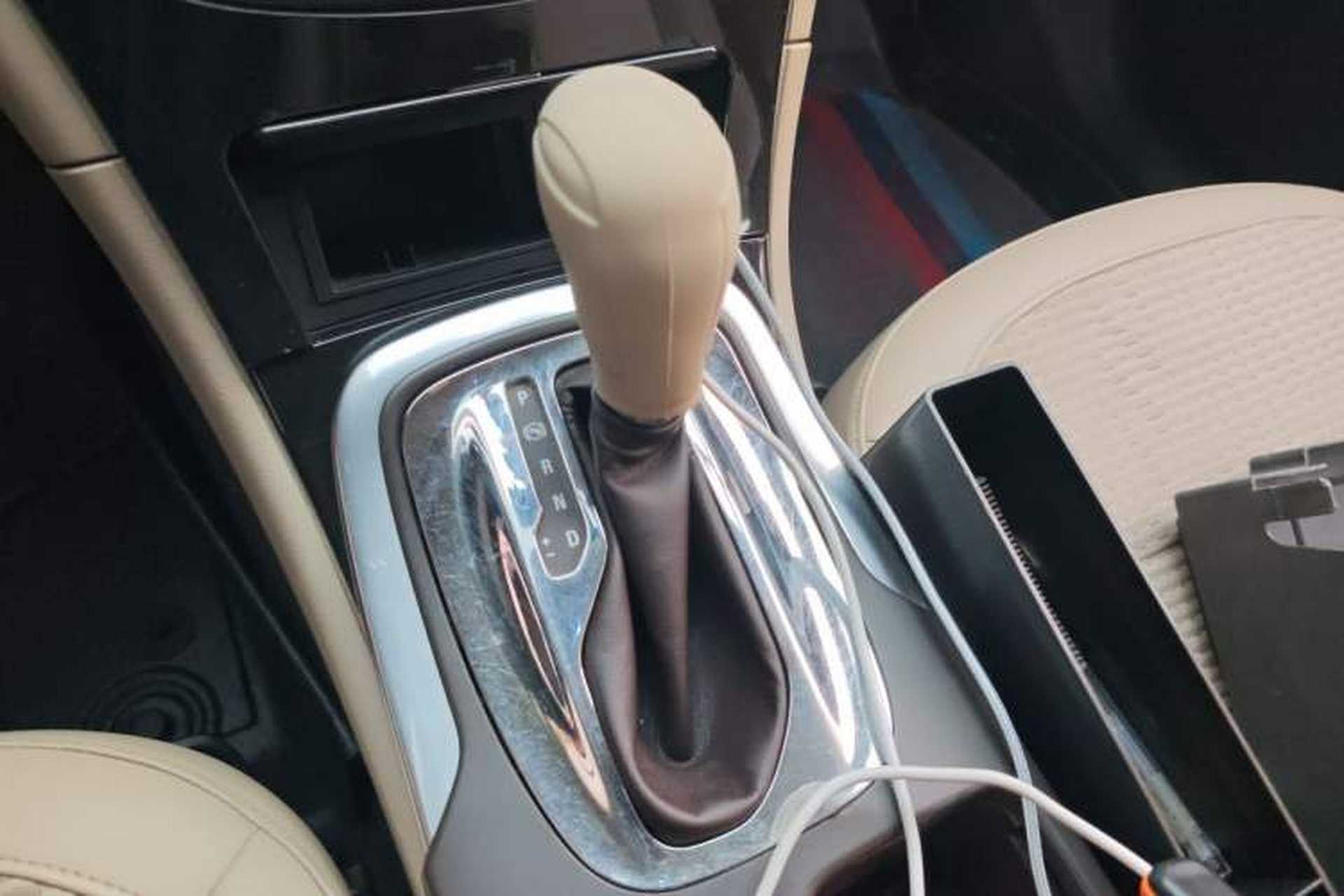 Used Buick Regal 2014 2.0L Leading Fashion Edition Gear Lever