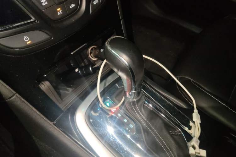 Used Buick Regal 2014 1.6T Fashionable Tech Edition Gear Lever