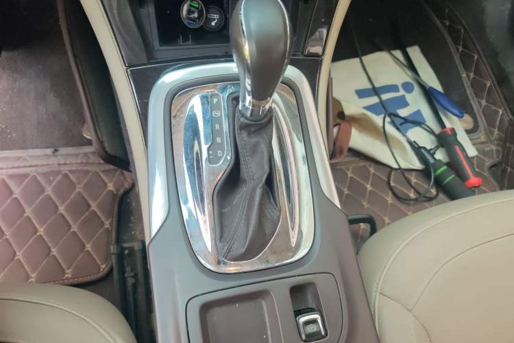 Used Buick Regal 2014 2.0L Elite Fashion Edition Gear Lever
