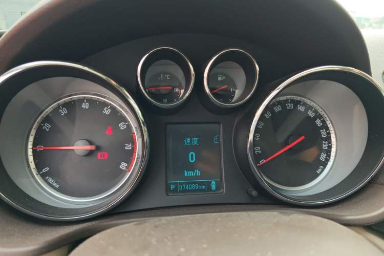 Used Buick Regal 2014 2.0L Leading Fashion Edition Instrument Cluster