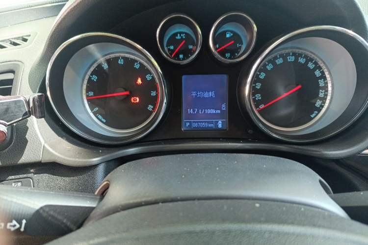 Used Buick Regal 2014 1.6T Fashionable Tech Edition Odometer Close Up