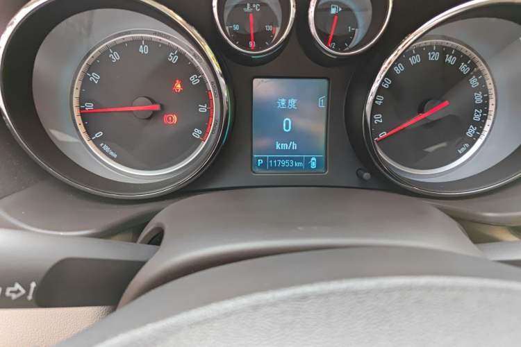 Used Buick Regal 2014 2.0L Leading Fashion Edition Odometer Close Up