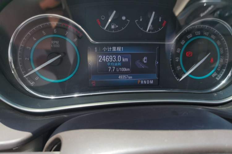 Used Buick Regal 2014 2.0L Elite Fashion Edition Odometer Close Up