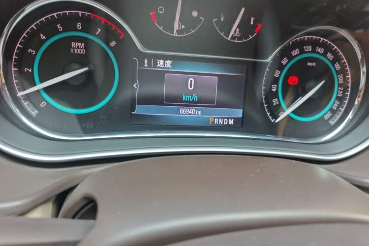 Used Buick Regal 2014 2.0L Elite Fashion Edition Odometer Close Up