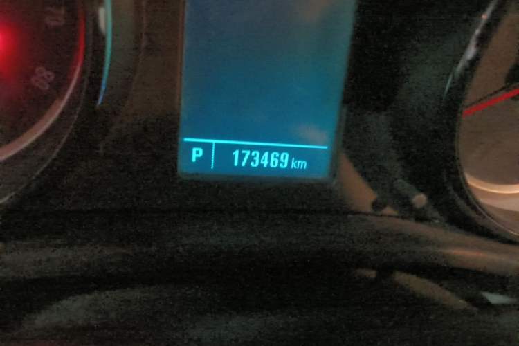 Used Buick Regal 2014 2.0L Elite Fashion Edition Odometer Close Up