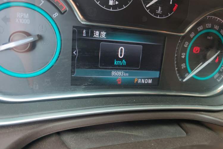 Used Buick Regal 2014 2.0L Elite Fashion Edition Odometer Close Up
