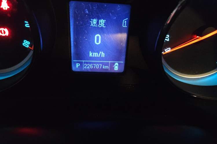 Used Buick Regal 2014 1.6T Fashionable Tech Edition Odometer Close Up