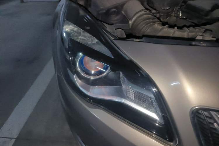 Used Buick Regal 2014 2.0L Elite Fashion Edition Right Front Headlight