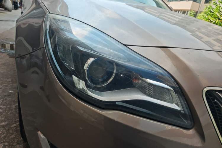 Used Buick Regal 2014 2.0L Elite Fashion Edition Right Front Headlight