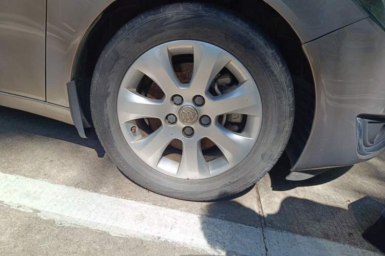 Used Buick Regal 2014 1.6T Fashionable Tech Edition Right Front Wheel Hub
