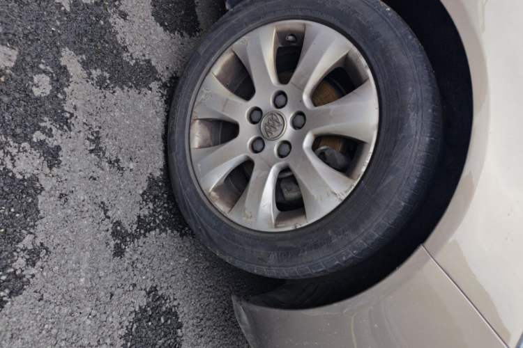 Used Buick Regal 2014 2.0L Elite Fashion Edition Right Front Wheel Hub