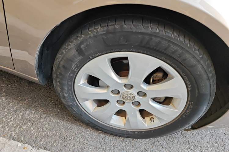 Used Buick Regal 2014 2.0L Leading Fashion Edition Right Front Wheel Hub