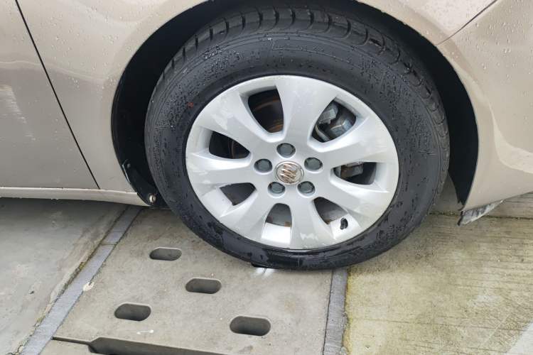 Used Buick Regal 2014 2.0L Leading Fashion Edition Right Front Wheel Hub