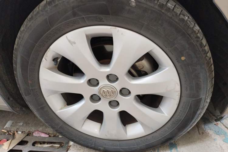 Used Buick Regal 2014 2.0L Leading Fashion Edition Right Front Wheel Hub