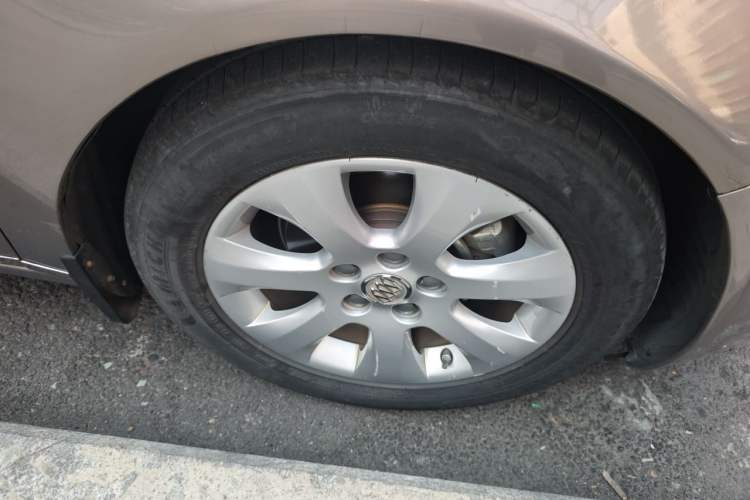 Used Buick Regal 2014 2.0L Elite Fashion Edition Right Front Wheel Hub