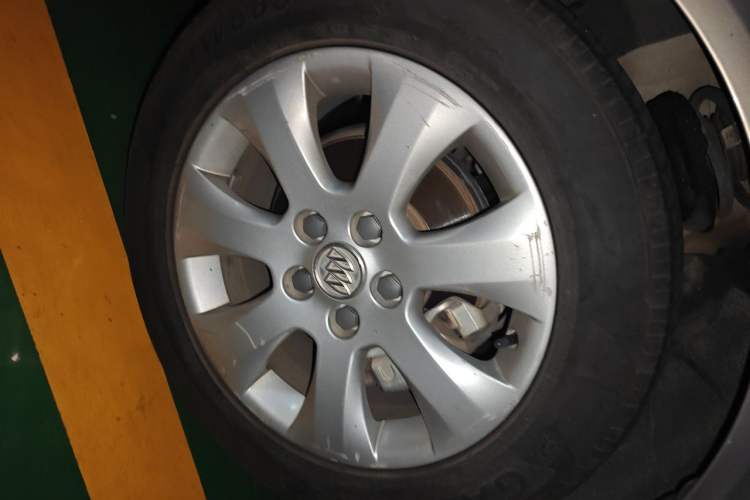 Used Buick Regal 2014 2.0L Leading Fashion Edition Right Front Wheel Hub
