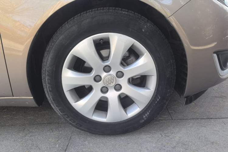 Used Buick Regal 2014 2.0L Leading Fashion Edition Right Front Wheel Hub