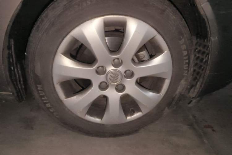 Used Buick Regal 2014 2.0L Elite Fashion Edition Right Front Wheel Hub