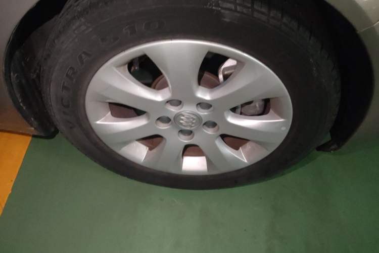 Used Buick Regal 2014 1.6T Fashionable Tech Edition Right Front Wheel Hub