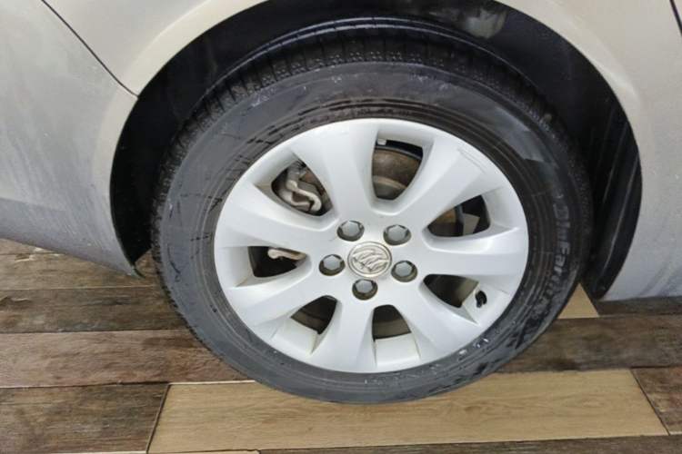 Used Buick Regal 2014 2.0L Elite Fashion Edition Right Rear Wheel Hub