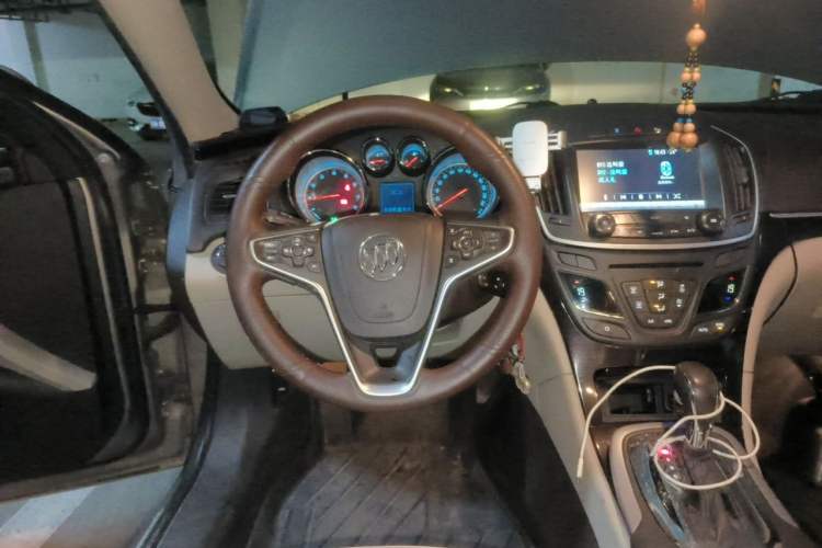 Used Buick Regal 2014 2.0L Elite Fashion Edition Steering Wheel
