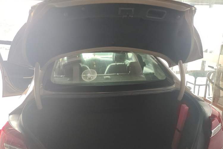 Used Buick Regal 2014 1.6T Fashionable Tech Edition Trunk