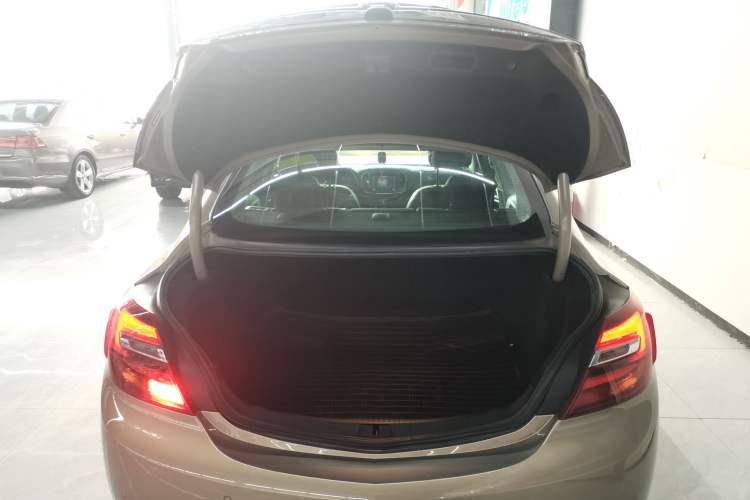 Used Buick Regal 2014 1.6T Fashionable Tech Edition Trunk