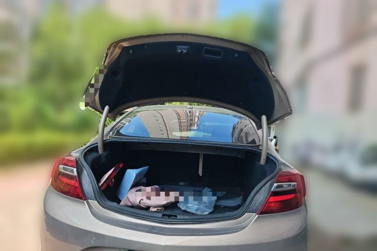 Used Buick Regal 2014 2.0L Elite Fashion Edition Trunk
