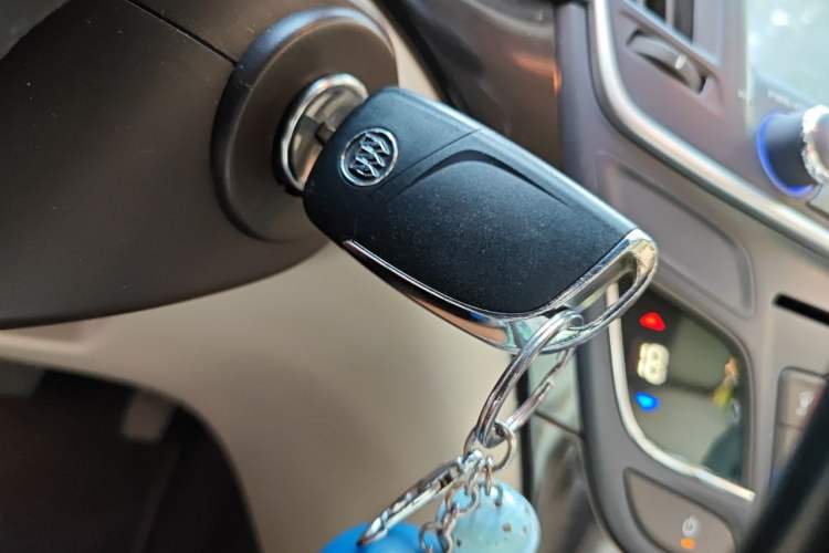 Used Buick Regal 2014 2.0L Leading Fashion Edition Vehicle Key