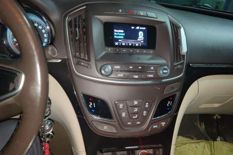 Used Buick Regal 2014 2.0L Leading Fashion Edition Audio And AC Panel