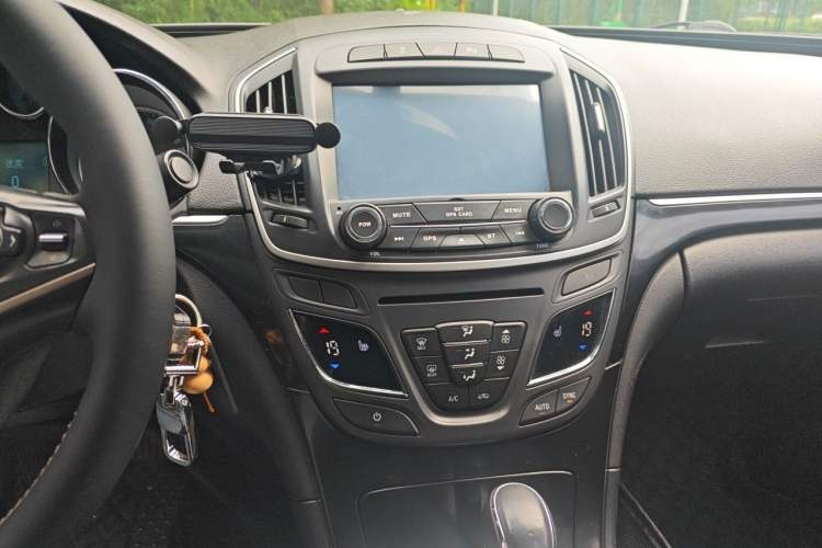 Used Buick Regal 2014 1.6T Fashionable Tech Edition Audio And AC Panel