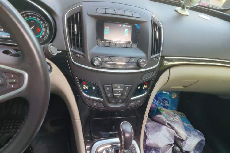 Used Buick Regal 2014 2.4L SIDI Elite Fashion Edition Audio And AC Panel