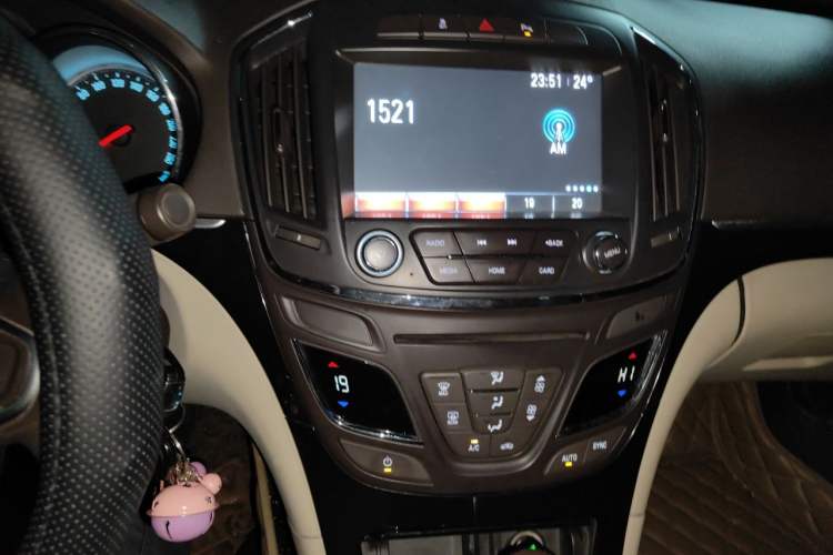 Used Buick Regal 2014 2.0L Leading Fashion Edition Audio And AC Panel