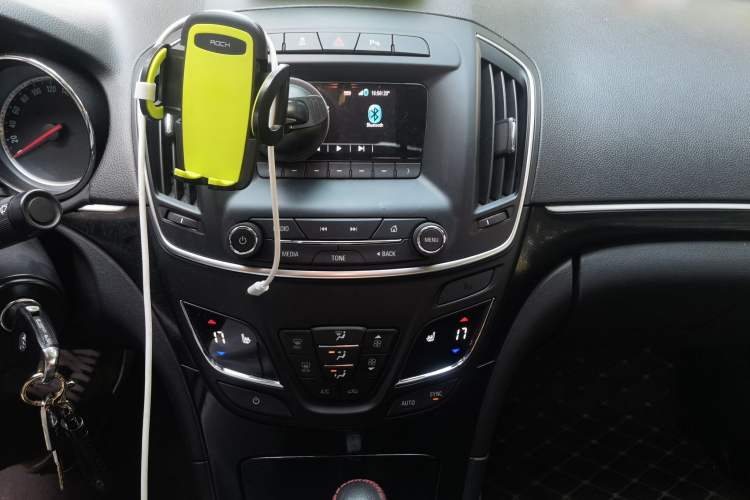 Used Buick Regal 2014 1.6T Fashionable Tech Edition Audio And AC Panel