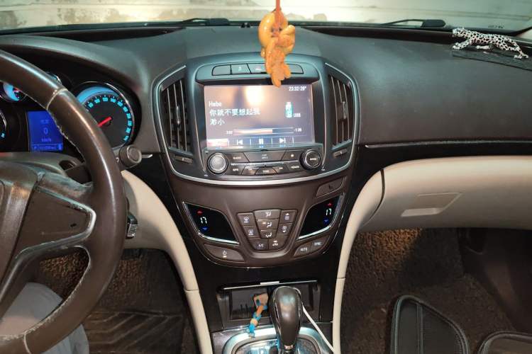 Used Buick Regal 2014 2.0L Leading Fashion Edition Audio And AC Panel