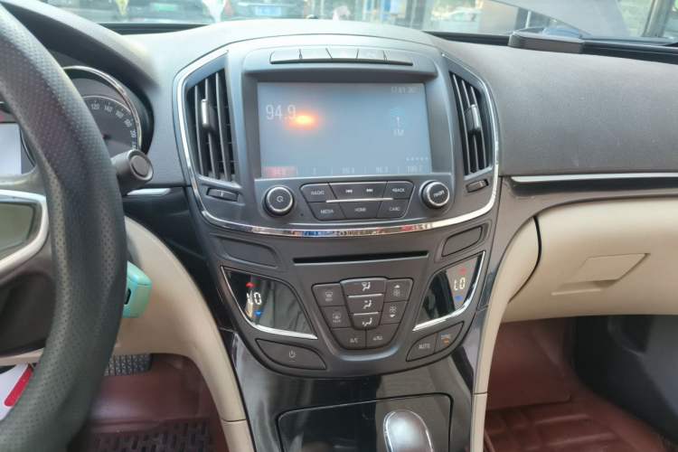 Used Buick Regal 2014 2.0L Leading Fashion Edition Audio And AC Panel