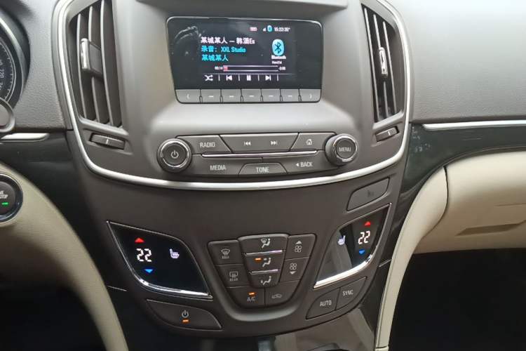 Used Buick Regal 2014 2.0L Leading Fashion Edition Audio And AC Panel