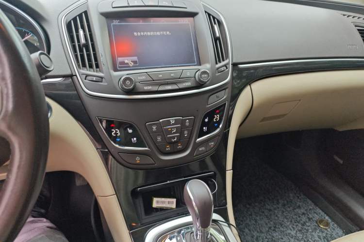 Used Buick Regal 2014 2.4L SIDI Luxury Fashion Edition Audio And AC Panel