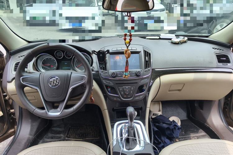 Used Buick Regal 2014 2.0L Leading Fashion Edition Center Console