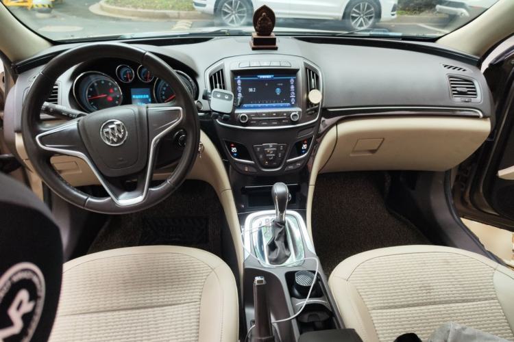Used Buick Regal 2014 2.0L Leading Fashion Edition Center Console