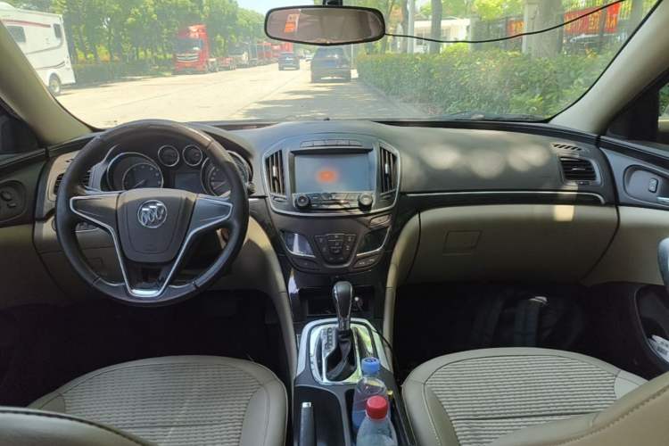 Used Buick Regal 2014 2.0L Leading Fashion Edition Center Console