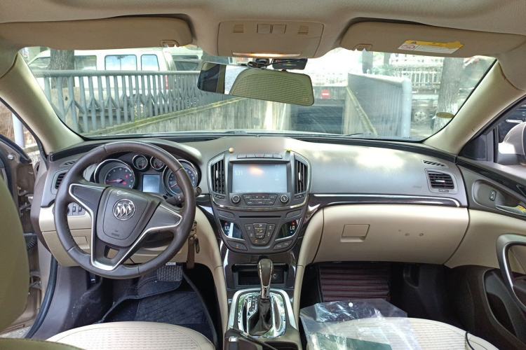 Used Buick Regal 2014 2.0L Leading Fashion Edition Center Console