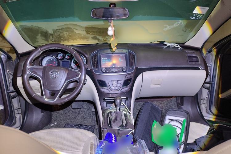 Used Buick Regal 2014 2.0L Leading Fashion Edition Center Console